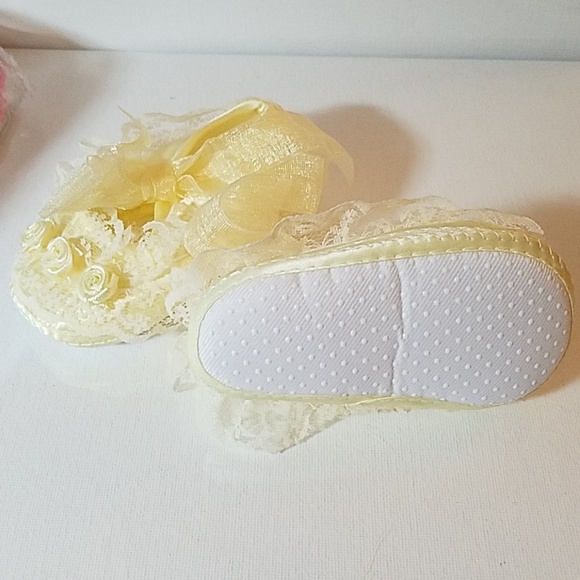 Yellow Lacy Tie Up Shoes Size 11 (28) - Picture 2 of 5